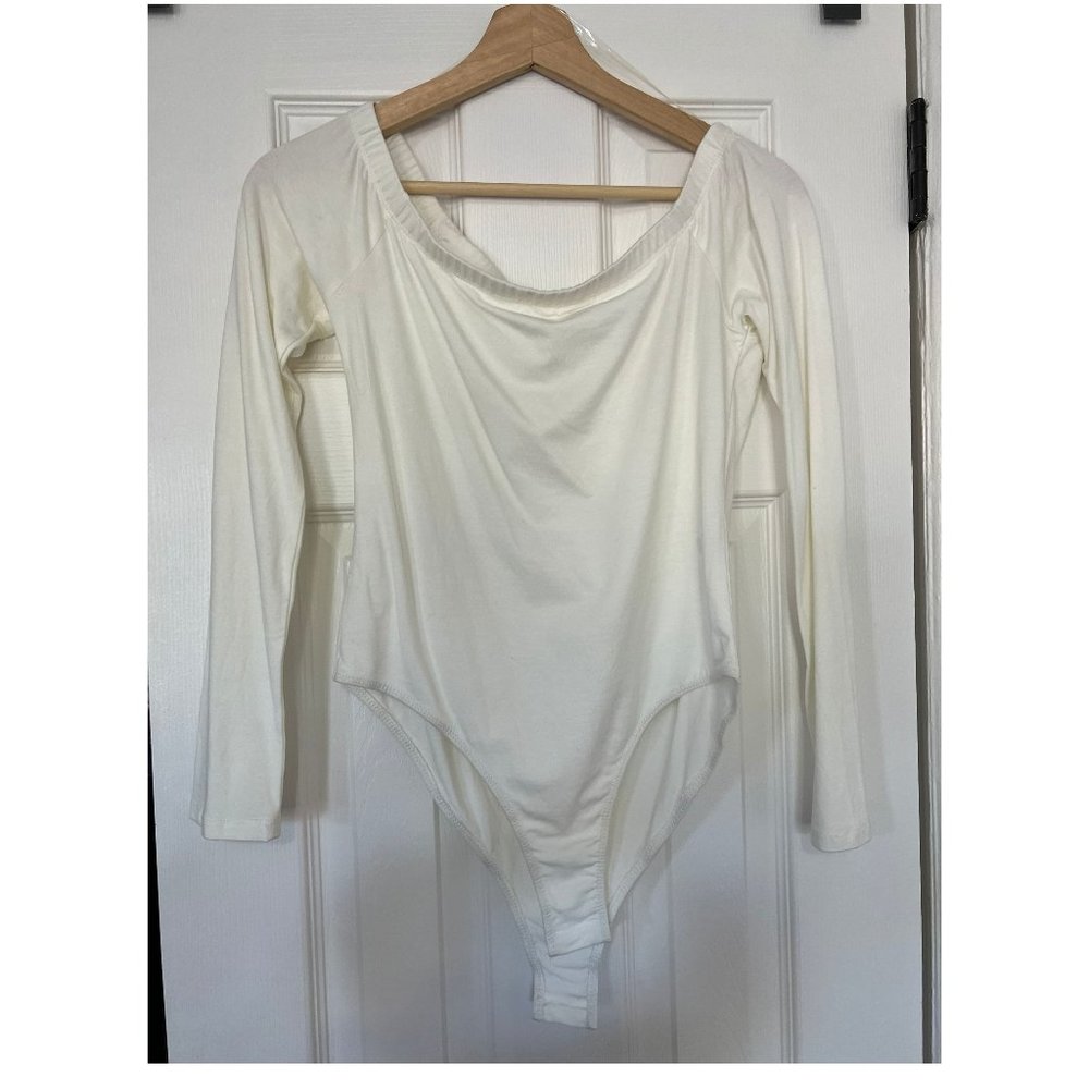 WHITE OFF SHOULDER LONGSLEEVE BODYSUITS